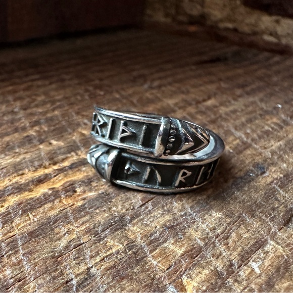 Grimfrost Rune Ring - Picture 2 of 5